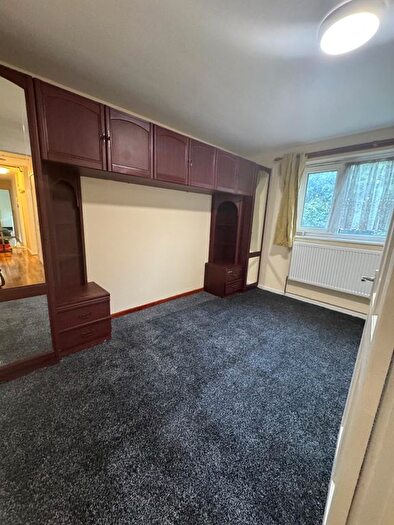 3 Bedroom Flat To Rent In Lonsdale Close, London, E6