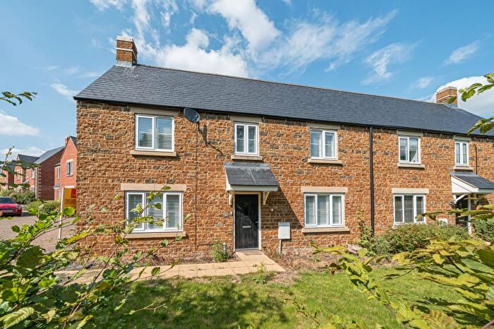 4 Bedroom Semi-Detached House To Rent In Bloxham, Oxfordshire, OX15