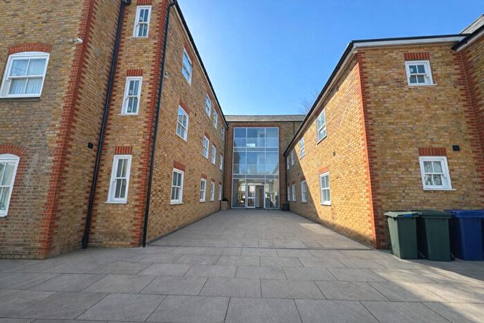 1 Bedroom Flat To Rent In Jubilee Road, High Wycombe, HP11