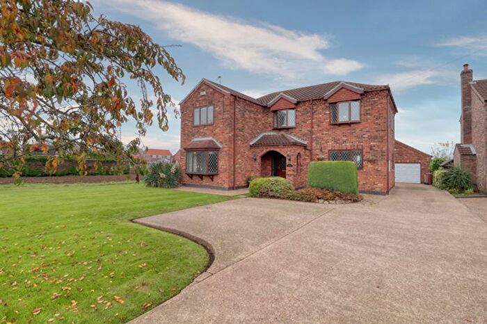 4 Bedroom Detached House For Sale In Eastoft Road, Crowle, Scunthorpe, DN17