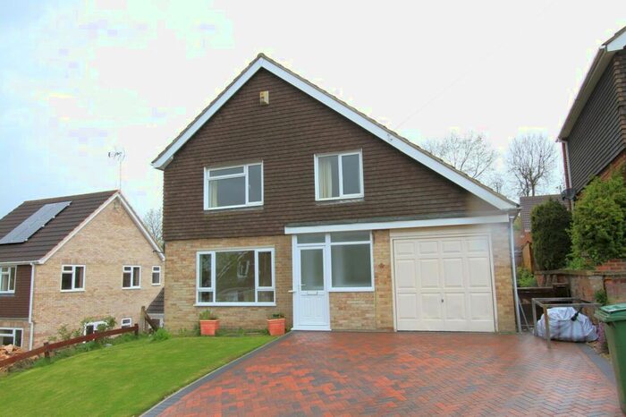 3 Bedroom Detached House To Rent In Valley Road, Brackley, Northants, NN13
