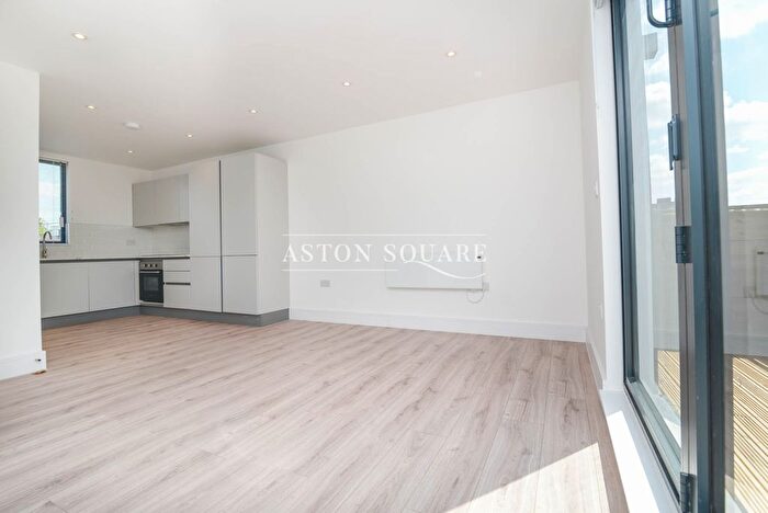 1 Bedroom Flat To Rent In Colney Hatch Lane, London, N10