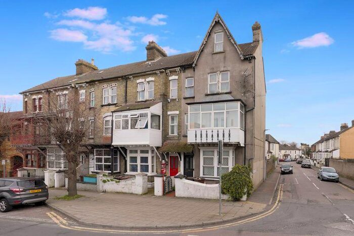 2 Bedroom Apartment To Rent In Marlborough Road, Gillingham, ME7