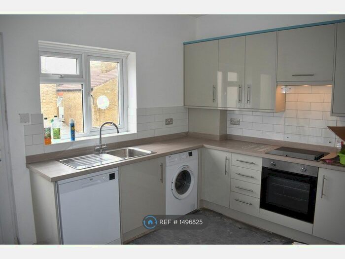 2 Bedroom Flat To Rent In Chancellor Road, Southend-On-Sea, SS1