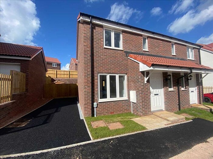 3 Bedroom Semi-Detached House For Sale In Blacksmiths Drive, Exeter, EX1