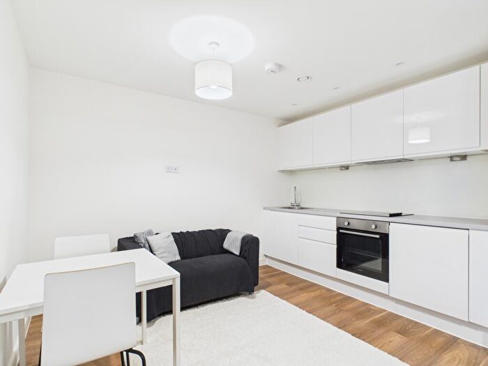 Studio To Rent In Block D, Wolstenholme Sq, L1