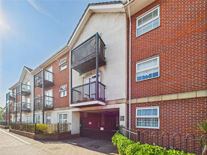 2 Bedroom Flat To Rent In Elmers Lodge, Croydon Road, Kent, BR3