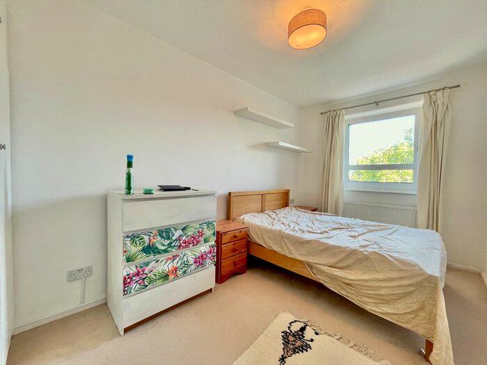 2 Bedroom Flat To Rent In Northumberland House, Ballards Lane, London, N3