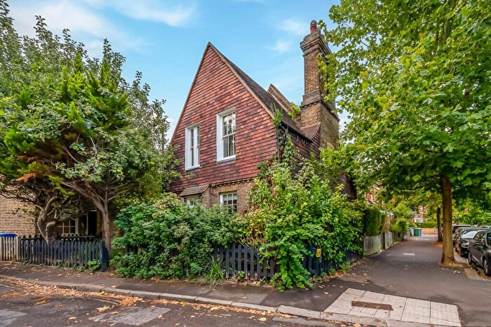 2 Bedroom Cottage To Rent In Boxall Road, London, SE21