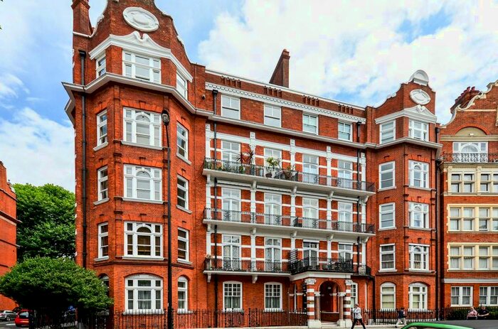 2 Bedroom Flat To Rent In Earls Court Road, Earls Court, London, SW5