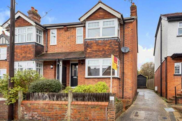 3 Bedroom Semi-Detached House To Rent In Maidenhead, Berkshire, SL6