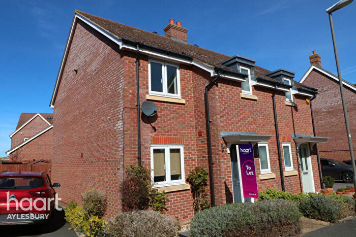 3 Bedroom Semi-Detached House To Rent In Lakeland Drive, Aylesbury, HP18