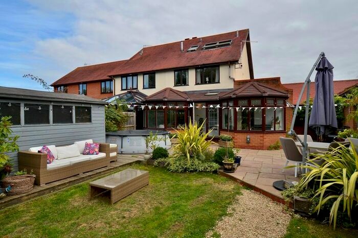 4 Bedroom Semi-Detached House For Sale In Whitford Close, Bretforton, Evesham, WR11