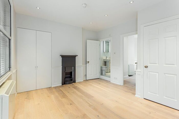 Studio To Rent In Marlborough Court, London, W1F