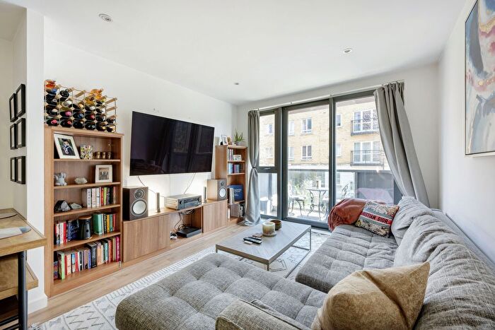 2 Bedroom Flat For Sale In Graciosa Court, Harford Street, London, E1