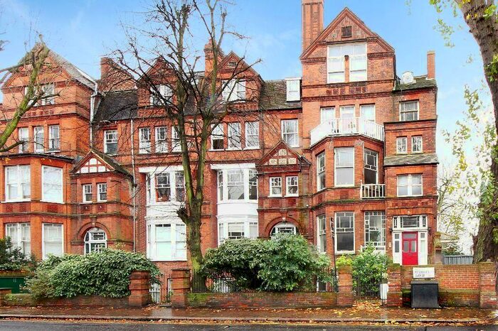 3 Bedroom Flat To Rent In Fitzjohn's Avenue, Hampstead, NW3