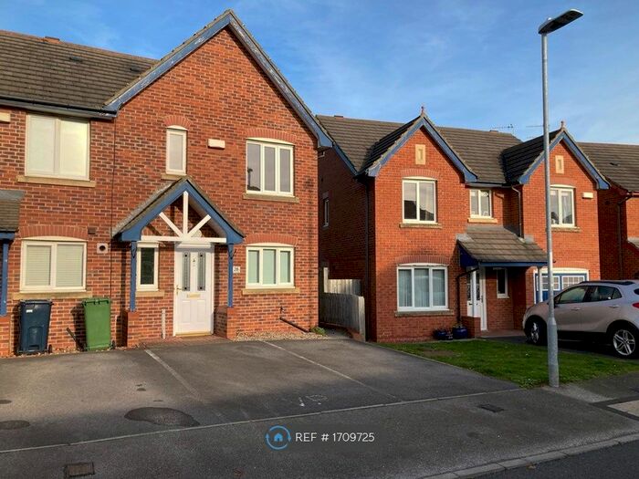 3 Bedroom Semi-Detached House To Rent In Dunkeld Close, Gateshead, NE10