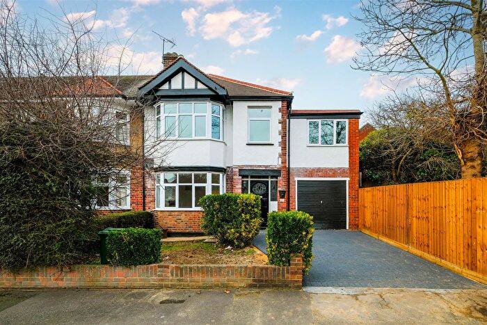 4 Bedroom Semi-Detached House To Rent In Richmond Road, London, E4