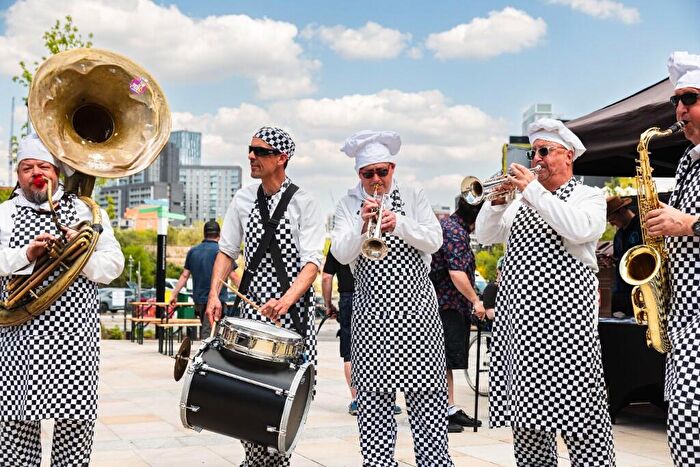 2 Bedroom Apartment For Sale In Railings, Middlewood Locks, M5