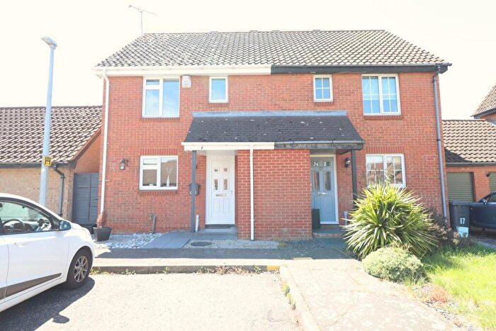 3 Bedroom Semi-Detached House For Sale In Bristol Close, Rayleigh, SS6