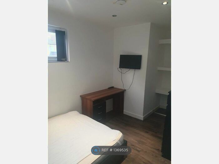 2 Bedroom Flat To Rent In Prior Deram Walk, Coventry, CV4