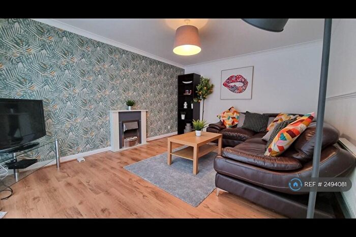 4 Bedroom Semi-Detached House To Rent In Woodbridge Fold, Leeds, LS6