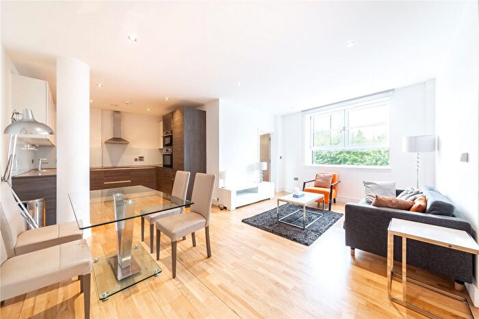 3 Bedroom Flat To Rent In Merryweather Place, London, SE10