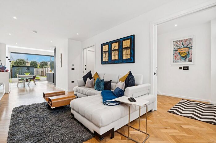 4 Bedroom Property To Rent In Pangbourne Avenue, North Kensington, W10