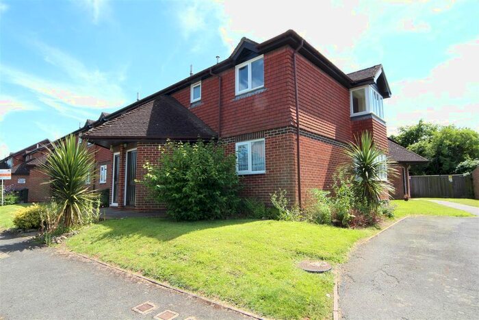 1 Bedroom Flat To Rent In Smithers Lane, East Peckham, Tonbridge, TN12