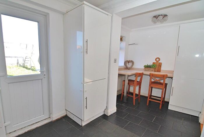 3 Bedroom End Of Terrace House For Sale In Bondfields Crescent, Leigh Park, PO9