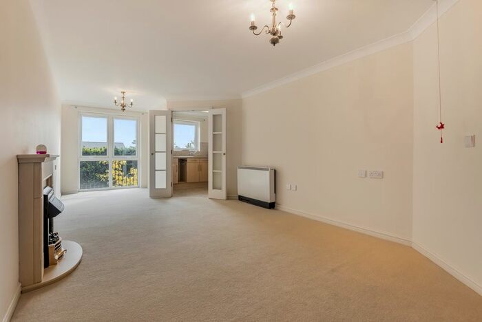 1 Bedroom Flat To Rent In High Street, Edenbridge, TN8