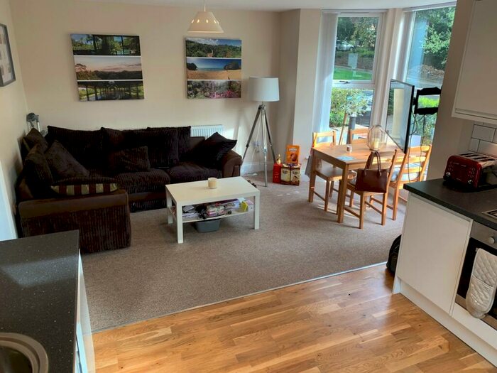 1 Bedroom Apartment To Rent In Newton Road, Leeds, West Yorkshire, LS7