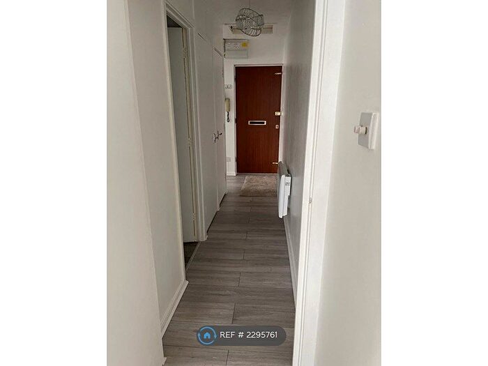 1 Bedroom Flat To Rent In Winston Close, Greenhithe, DA9