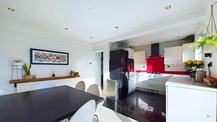 3 Bedroom Semi-Detached House For Sale In Brighton Road, Shoreham-By-Sea, BN43