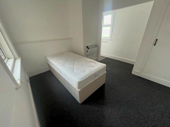 Studio To Rent In Holdenhurst Road, Bournemouth, BH8