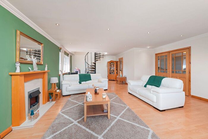 6 Bedroom Detached House For Sale In Eldrick Avenue, Fauldhouse, EH47