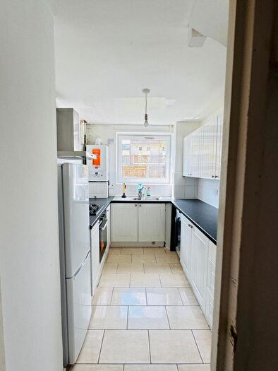 3 Bedroom Maisonette To Rent In Bradwell Avenue, Dagenham, RM10