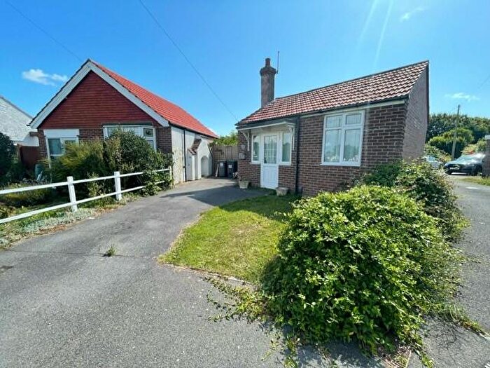 1 Bedroom Bungalow To Rent In Seafront Estate, Hayling Island, PO11