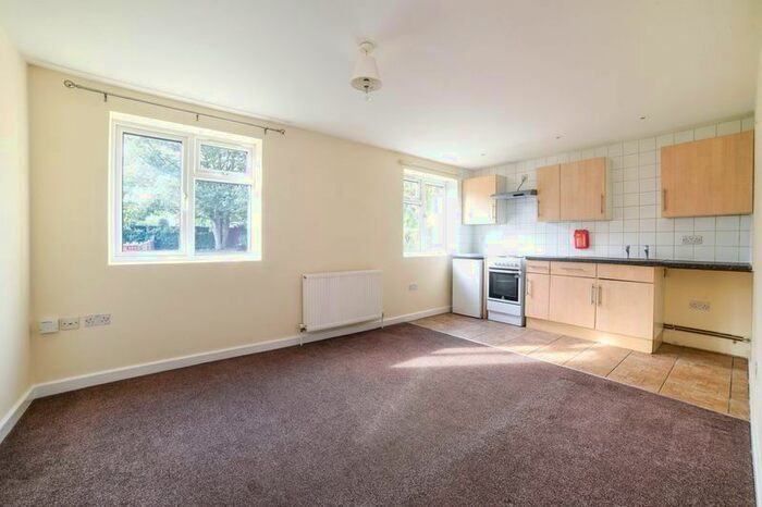 2 Bedroom Flat To Rent In Swan Road, West Drayton UB7