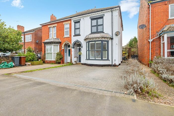 3 Bedroom Semi Detached House For Sale In Hykeham Road, Lincoln, LN6