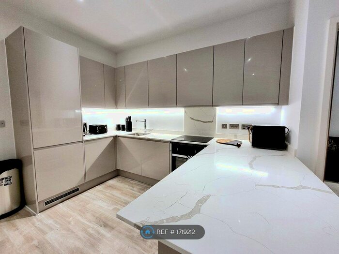 2 Bedroom Flat To Rent In Queen Way, Salford, M3