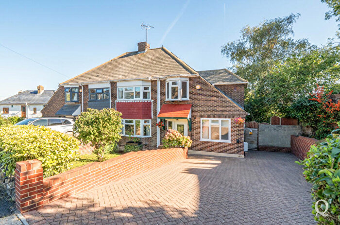 5 Bedroom Semi-Detached House For Sale In The Ridgeway, Chatham, Kent, ME4