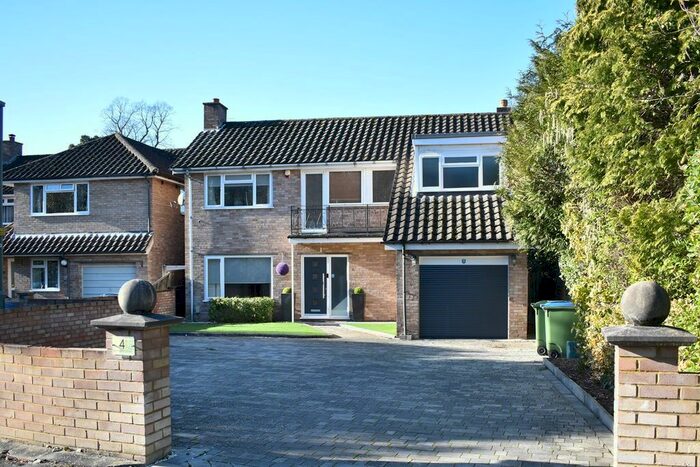 3 Bedroom Detached House To Rent In Brumana Close, Weybridge, KT13