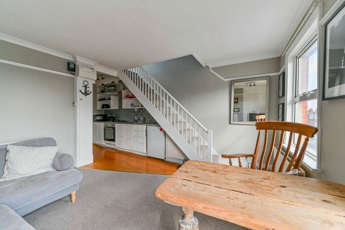 2 Bedroom Flat To Rent In Portland Road, South Norwood, London, SE25