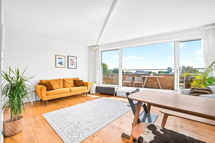 2 Bedroom Flat To Rent In Popham Street, Angel, N1