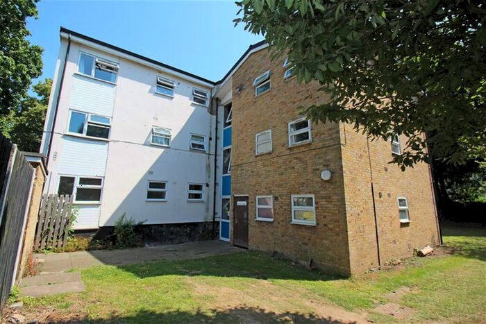 Flat To Rent In Cuttys Lane, Stevenage, SG1