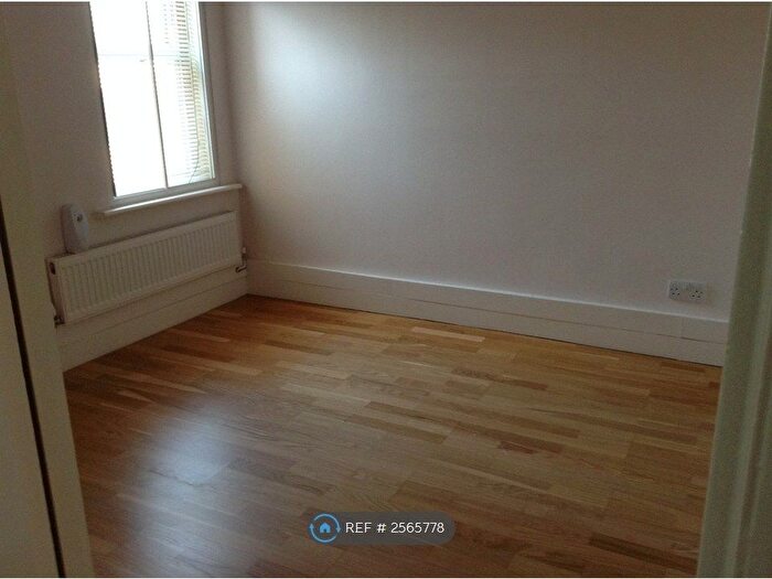 1 Bedroom Flat To Rent In Peabody Road, Farnborough, GU14