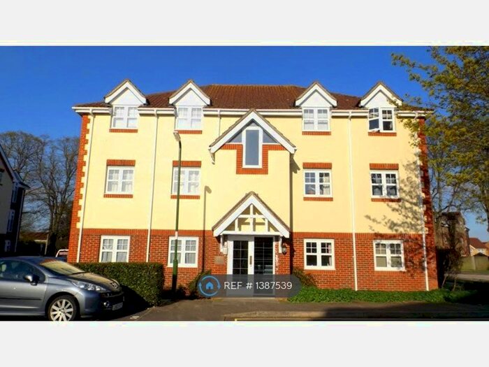 2 Bedroom Flat To Rent In Bewick Gardens, Chichester, PO19