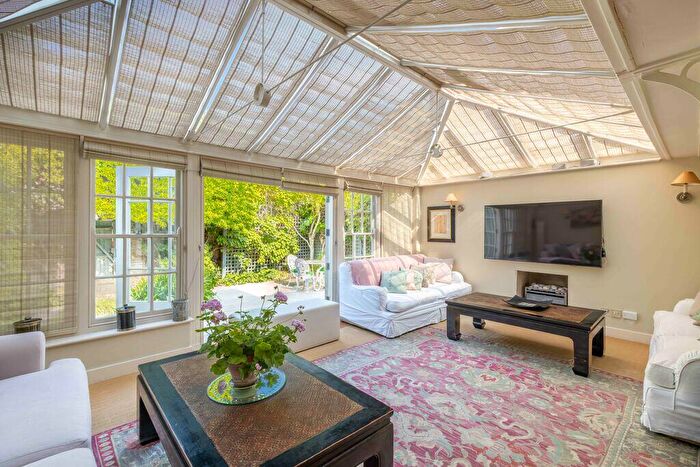 4 Bedroom House To Rent In Pooles Lane, Chelsea, SW10