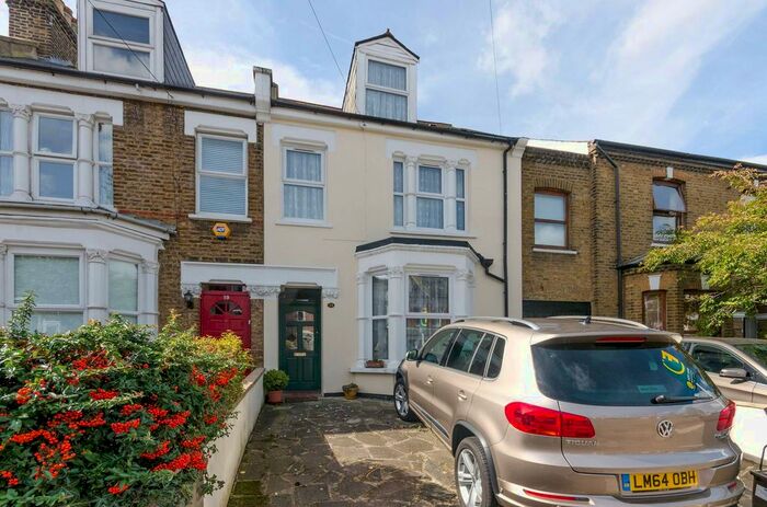 4 Bedroom Property To Rent In Parkhurst Road, Friern Barnet, London, N11
